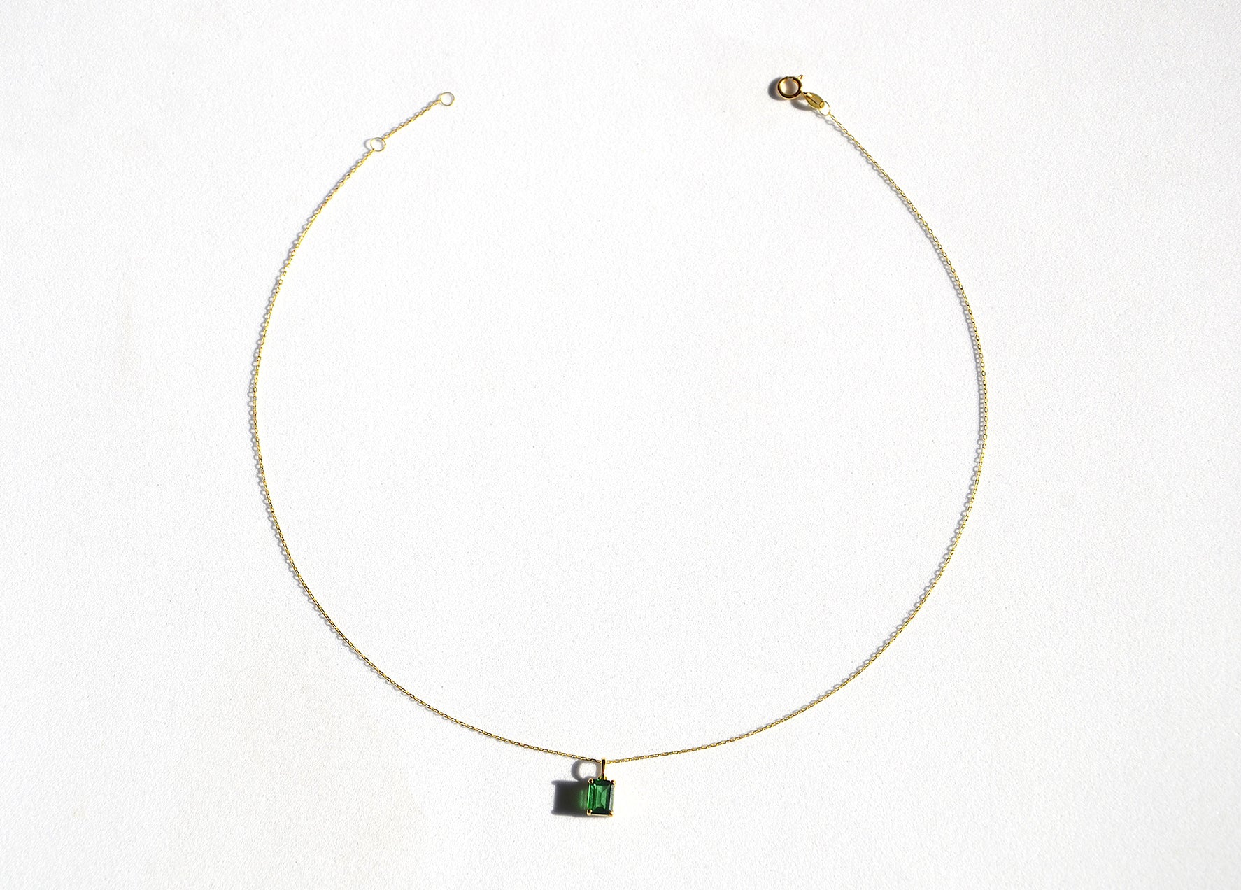 Filigran golden 18k necklace with an Emerald stone pendant in40 cm with 4 cm extension.